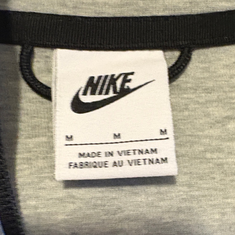 Nike Tech Women's Heather Gray Full-Zip Jacket Medium - Picture 3 of 4